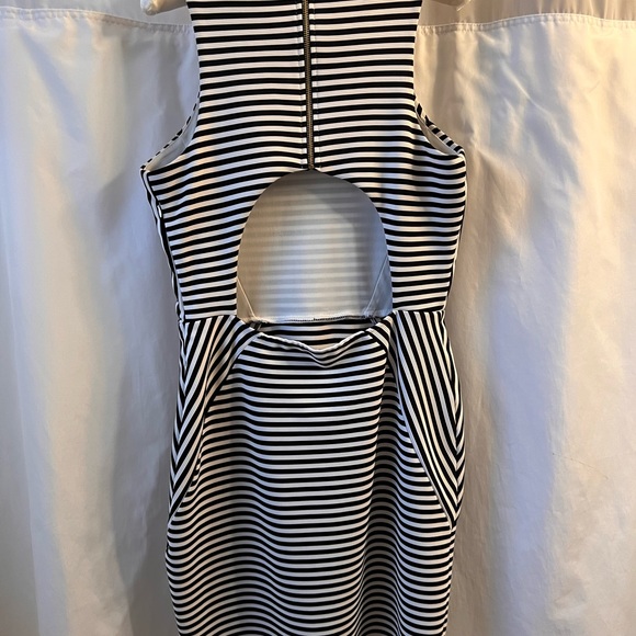 DINA BE Black and White Striped Dress Size Large - Picture 9 of 9